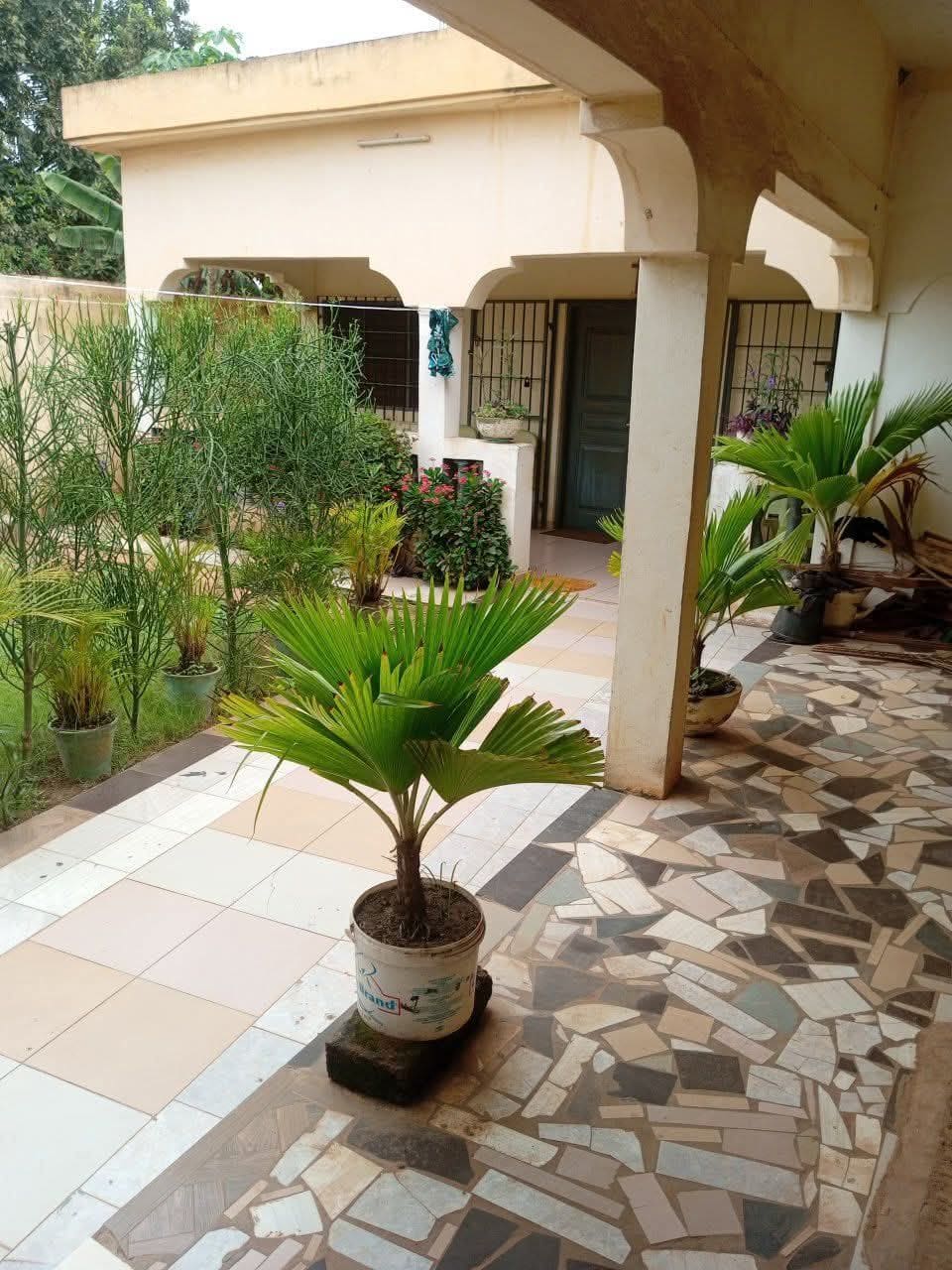 Villa à vendre sur ½ lot